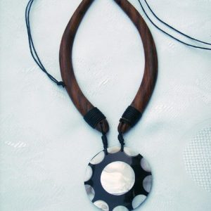 Ogrlica drvo i školjka