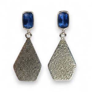 Srebrne naušnice kijanit