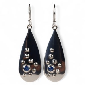 Srebrne naušnice kijanit